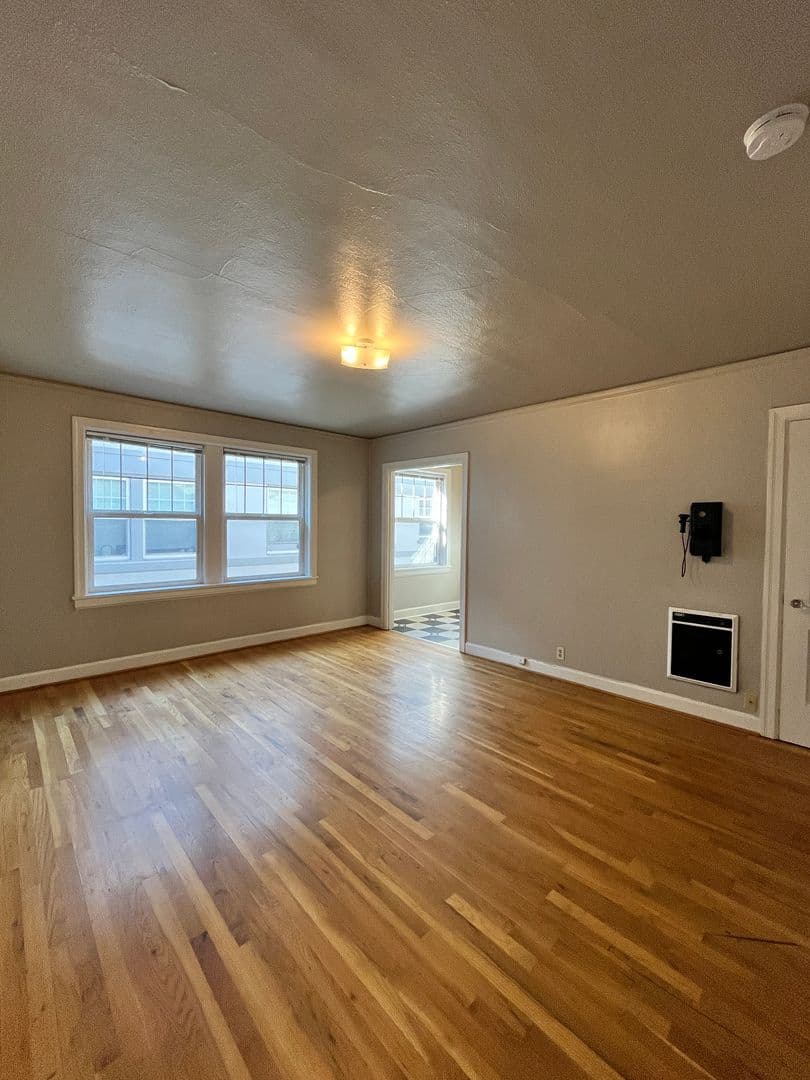 Portland Apartment: 1410 SE Belmont St