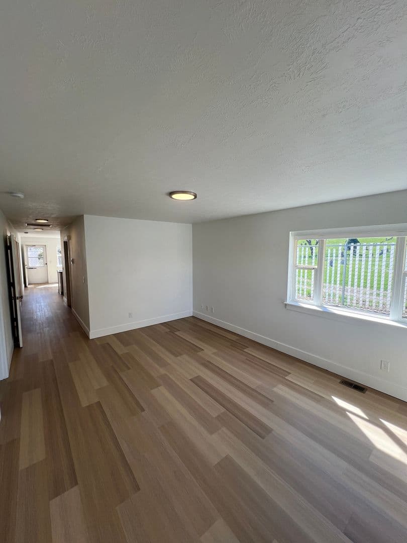 The Dalles Apartment: 1312 W 10th St