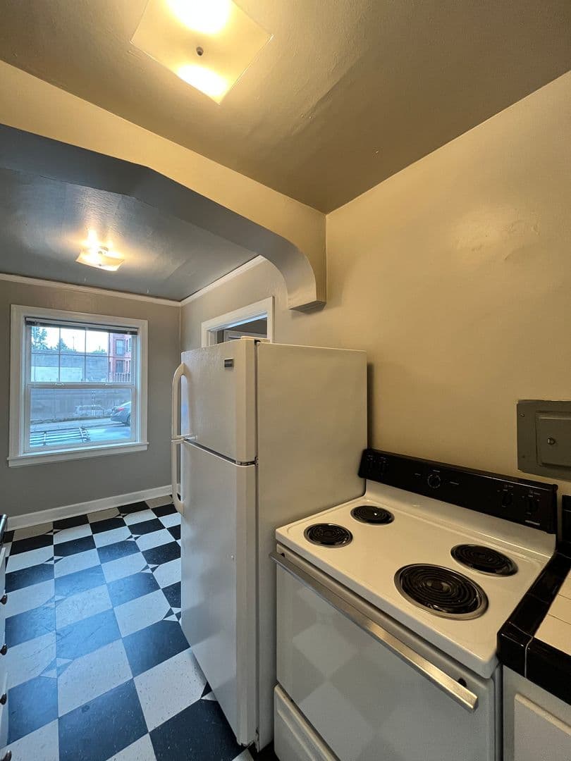 Portland Apartment: 1410 SE Belmont St