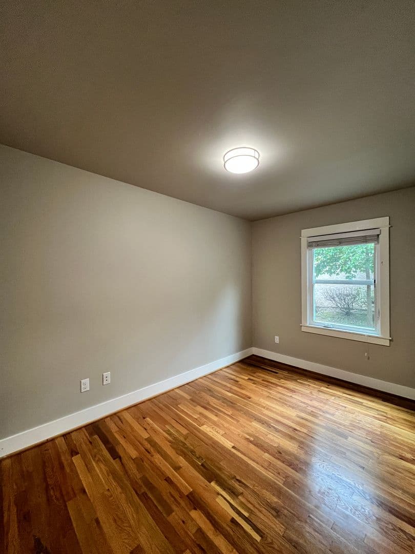 Portland Apartment: 1535 SE 29th Ave