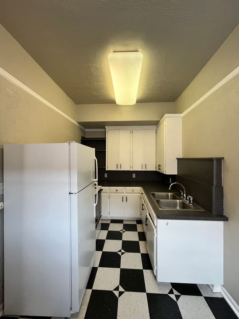 Portland Apartment: 1431 NE 21st Ave