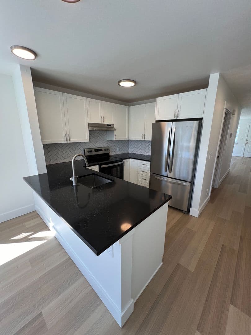 The Dalles Apartment: 1312 W 10th St