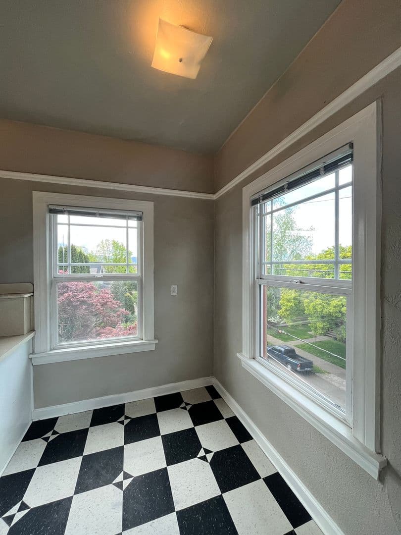 Portland Apartment: 1431 NE 21st Ave