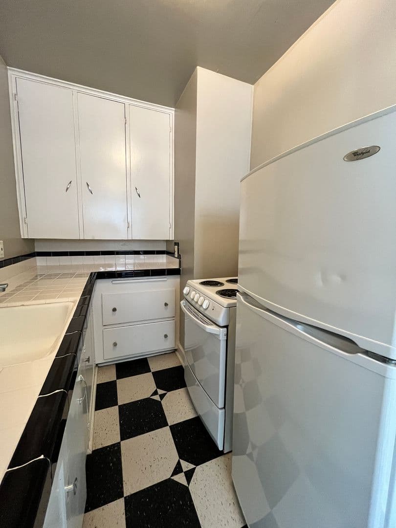 Portland Apartment: 1410 SE Belmont St