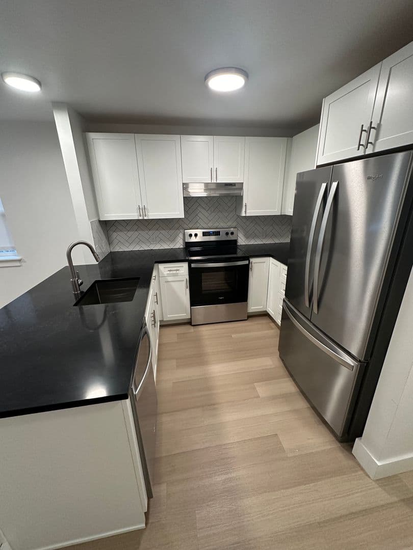 The Dalles Apartment: 1312 W 10th St