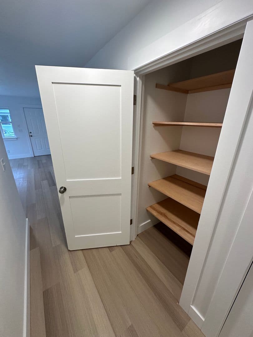 The Dalles Apartment: 1312 W 10th St
