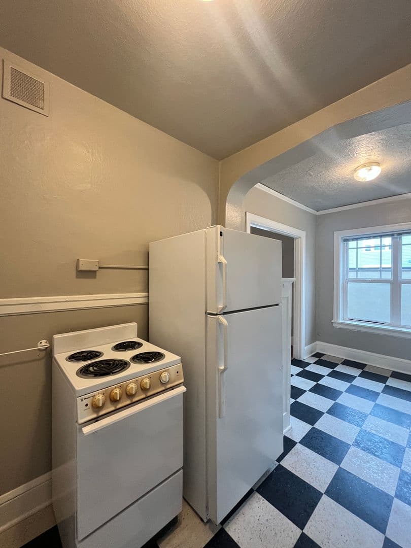 Portland Apartment: 1611 SE Belmont St