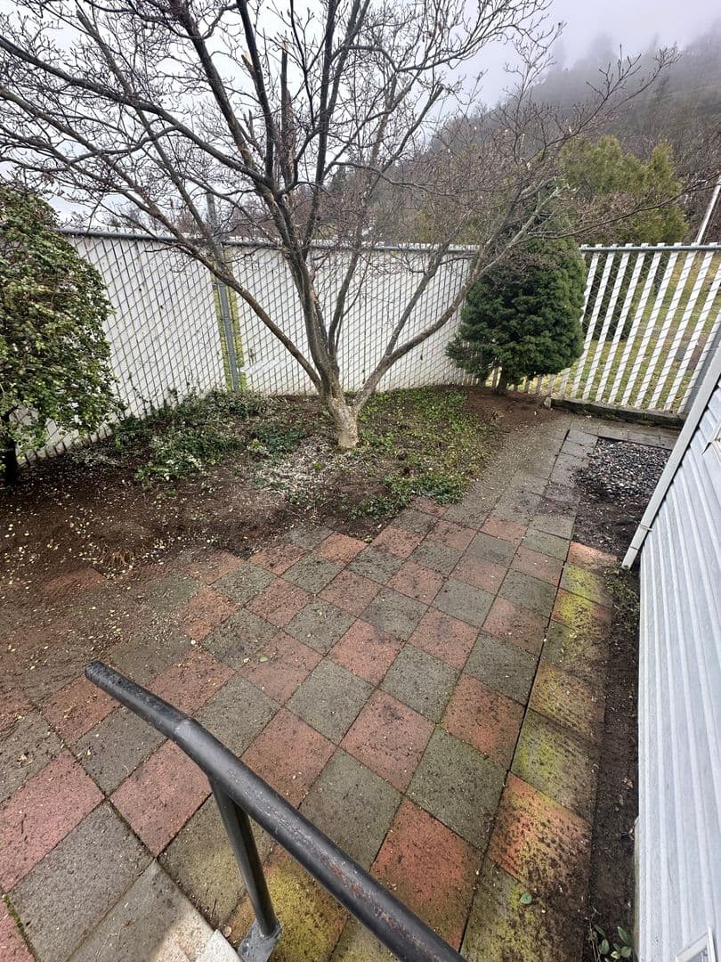 The Dalles Apartment: 1312 W 10th St