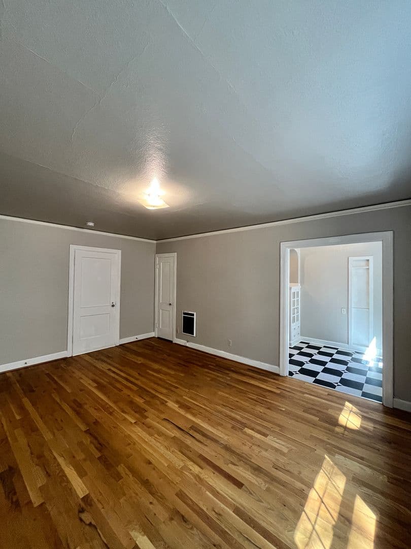 Portland Apartment: 1410 SE Belmont St