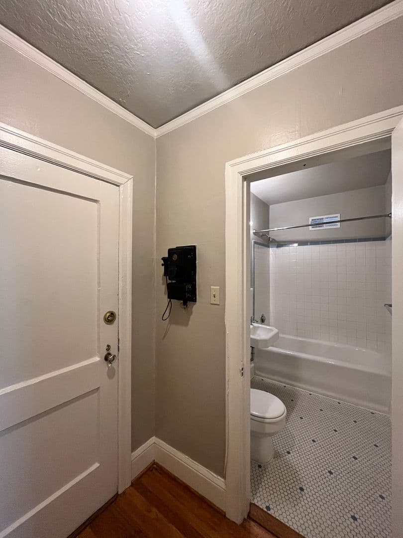 Portland Apartment: 1611 SE Belmont St