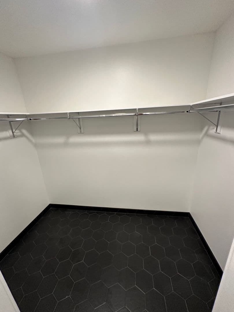 The Dalles Apartment: 1312 W 10th St