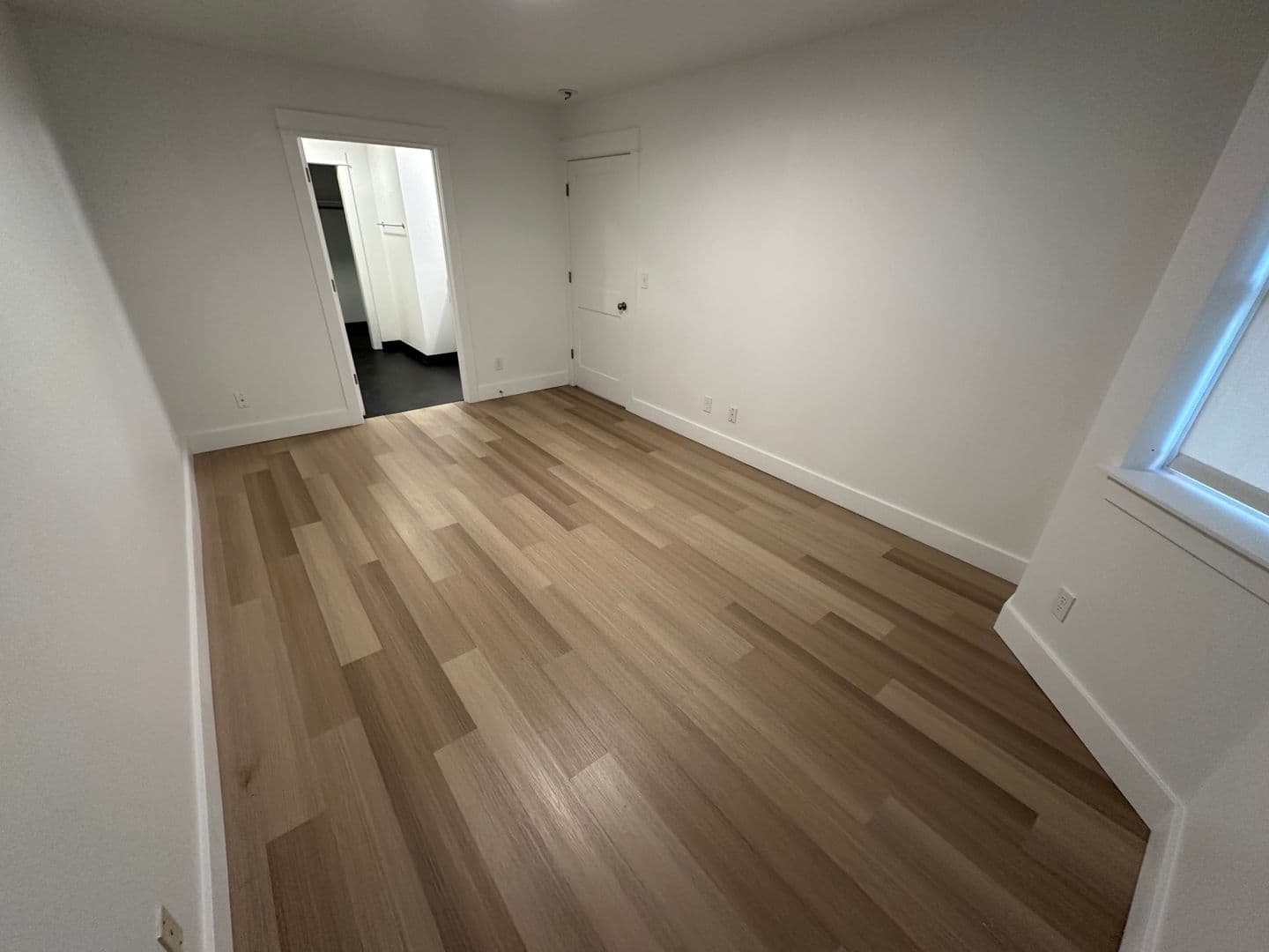The Dalles Apartment: 1312 W 10th St