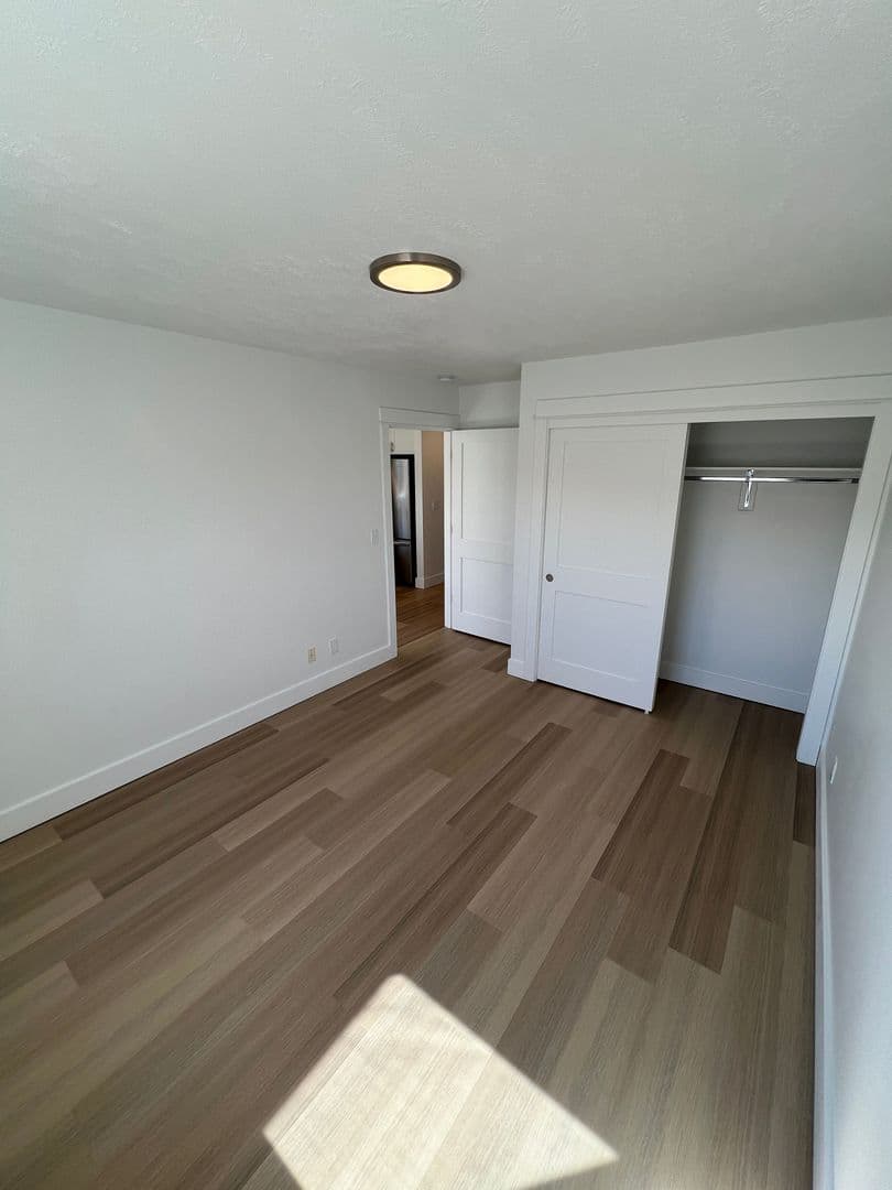 The Dalles Apartment: 1312 W 10th St