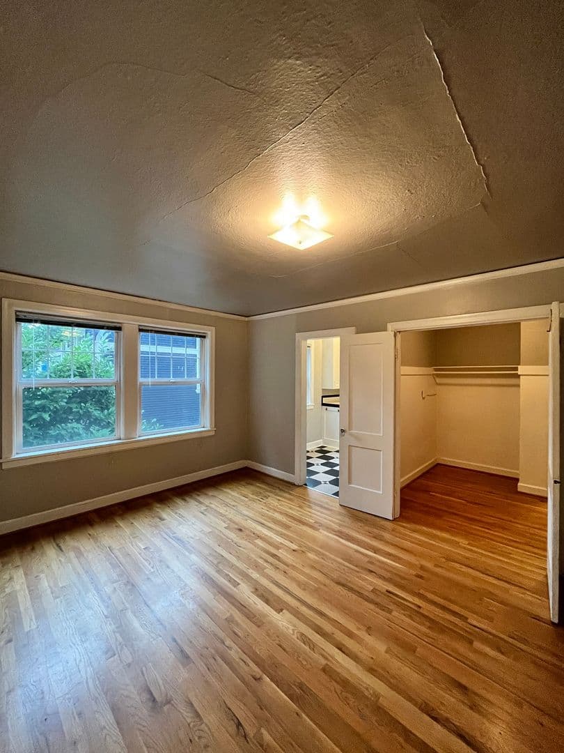 Portland Apartment: 1410 SE Belmont St