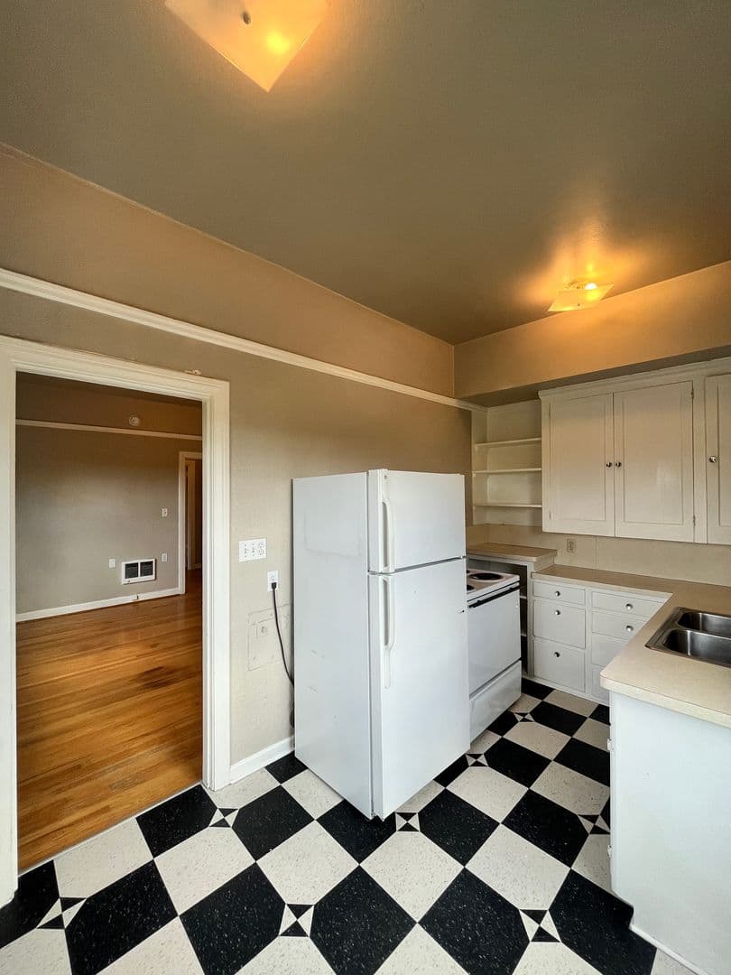 Portland Apartment: 1431 NE 21st Ave