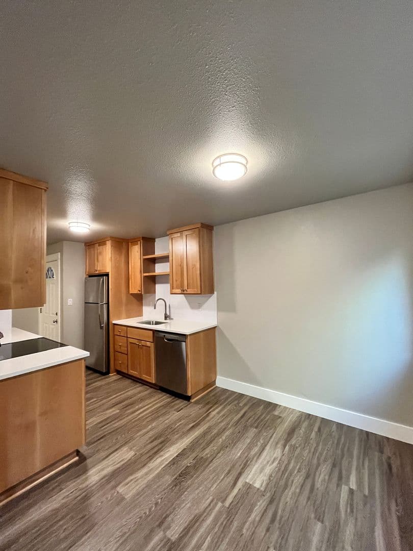 Portland Apartment: 3059 SE Alder St