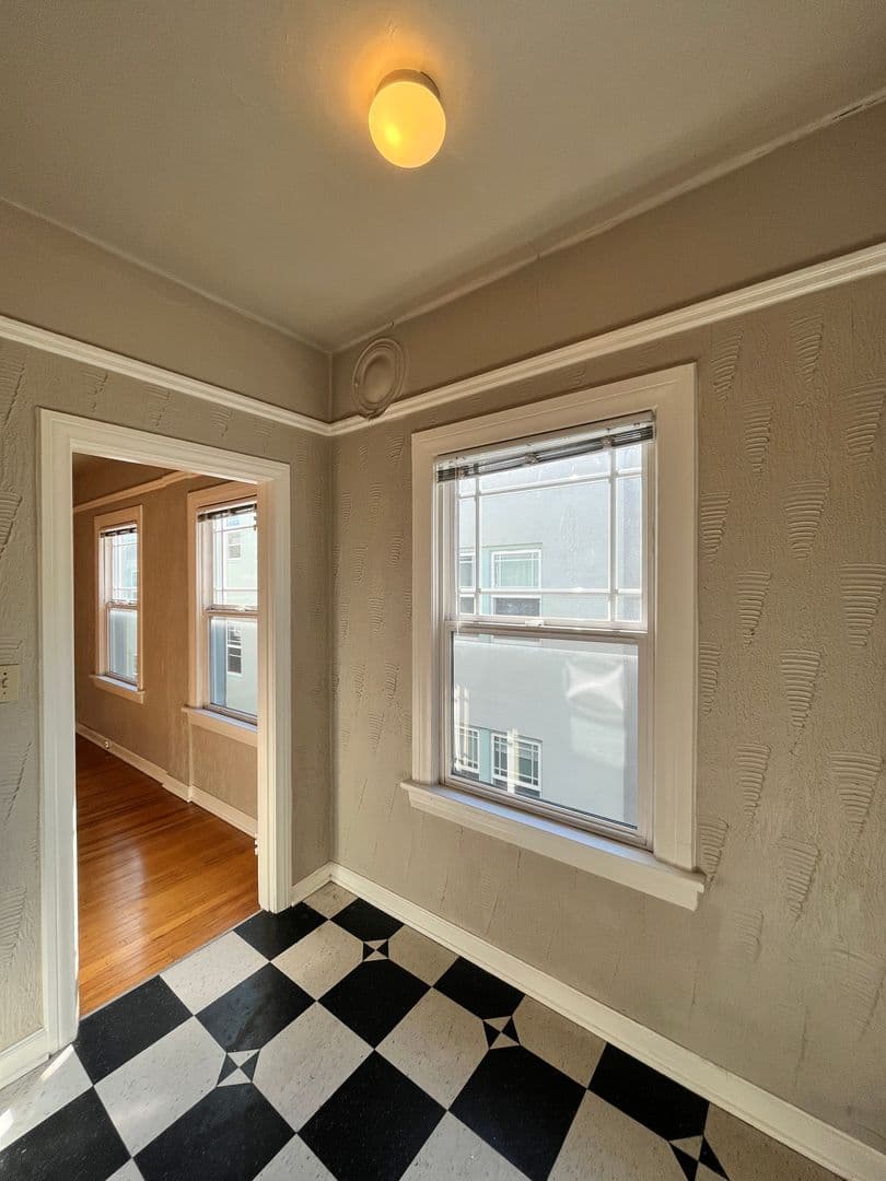 Portland Apartment: 1431 NE 21st Ave