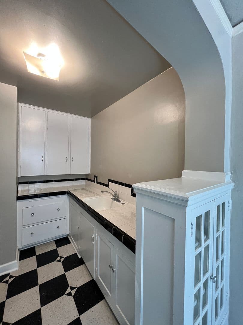 Portland Apartment: 1410 SE Belmont St