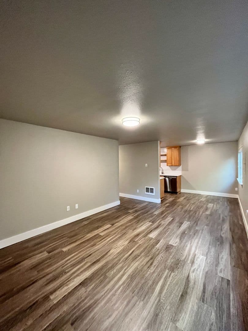 Portland Apartment: 3059 SE Alder St