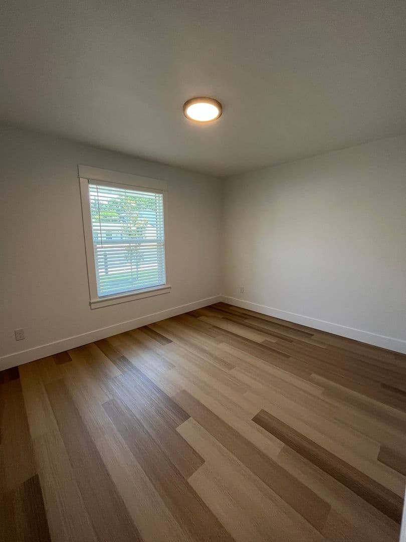 Milwaukie Apartment: 3405 SE Harvey St