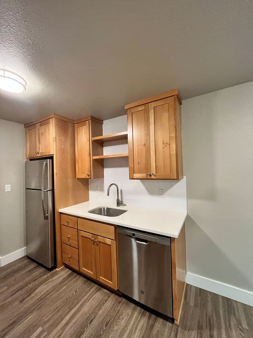 Portland Apartment: 3059 SE Alder St
