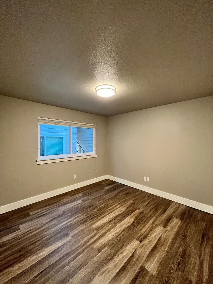 Portland Apartment: 3059 SE Alder St