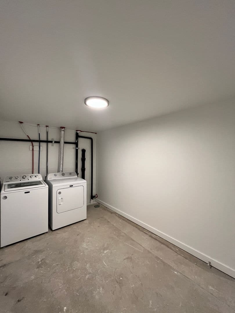 Portland Apartment: 7869-7879 SE Milwaukie Ave