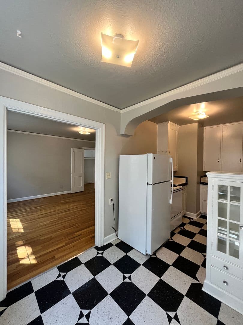 Portland Apartment: 1410 SE Belmont St