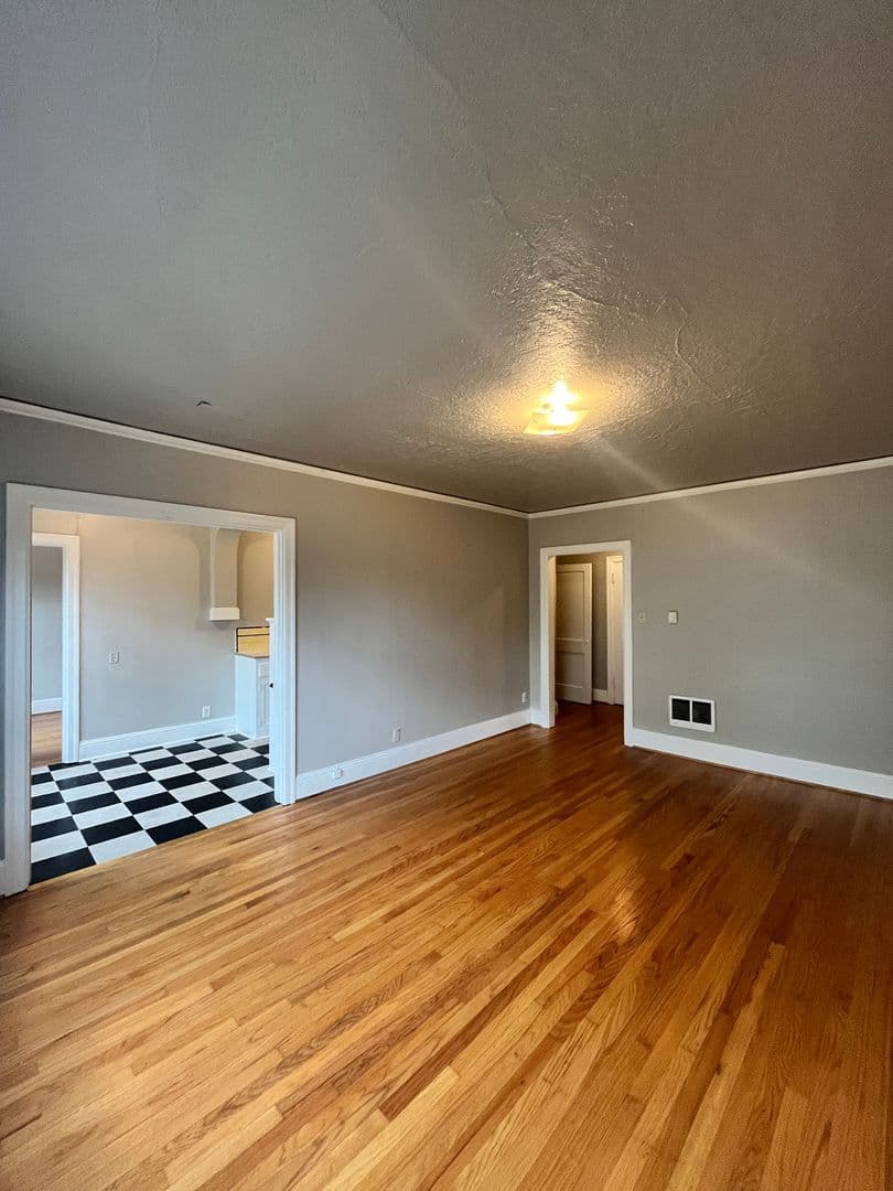 Portland Apartment: 1611 SE Belmont St