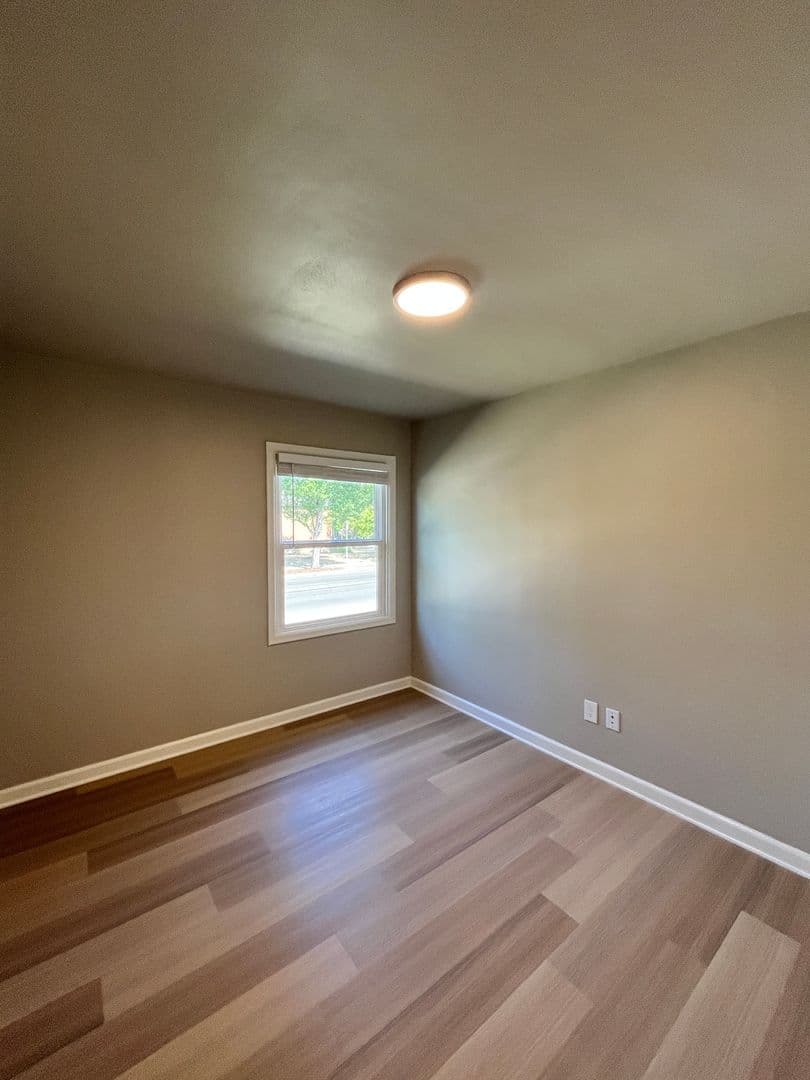 Portland Apartment: 7869-7879 SE Milwaukie Ave
