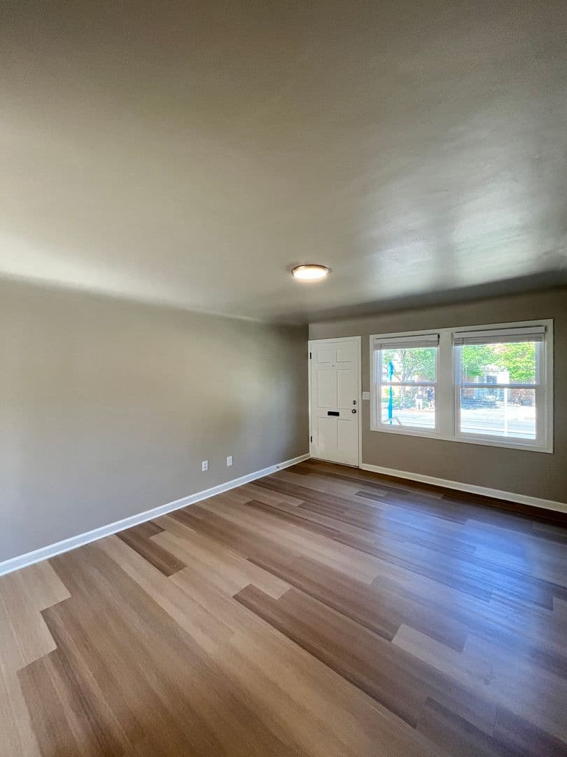 Portland Apartment: 7869-7879 SE Milwaukie Ave