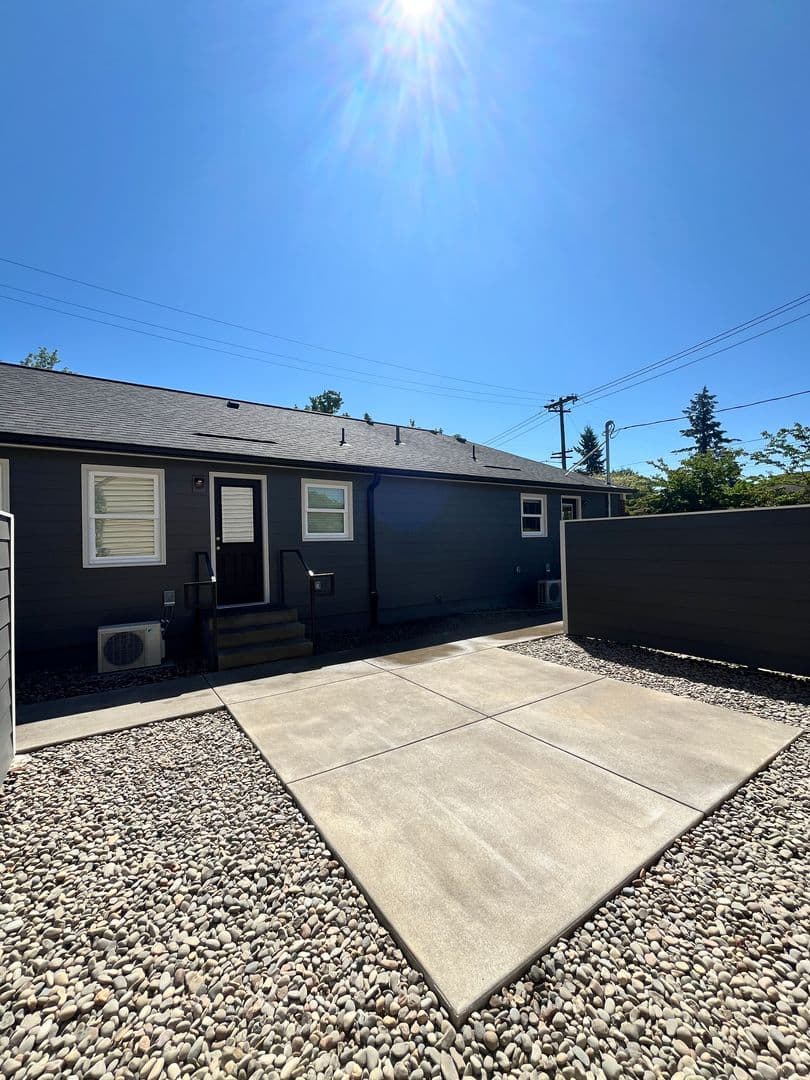 Portland Apartment: 7869-7879 SE Milwaukie Ave