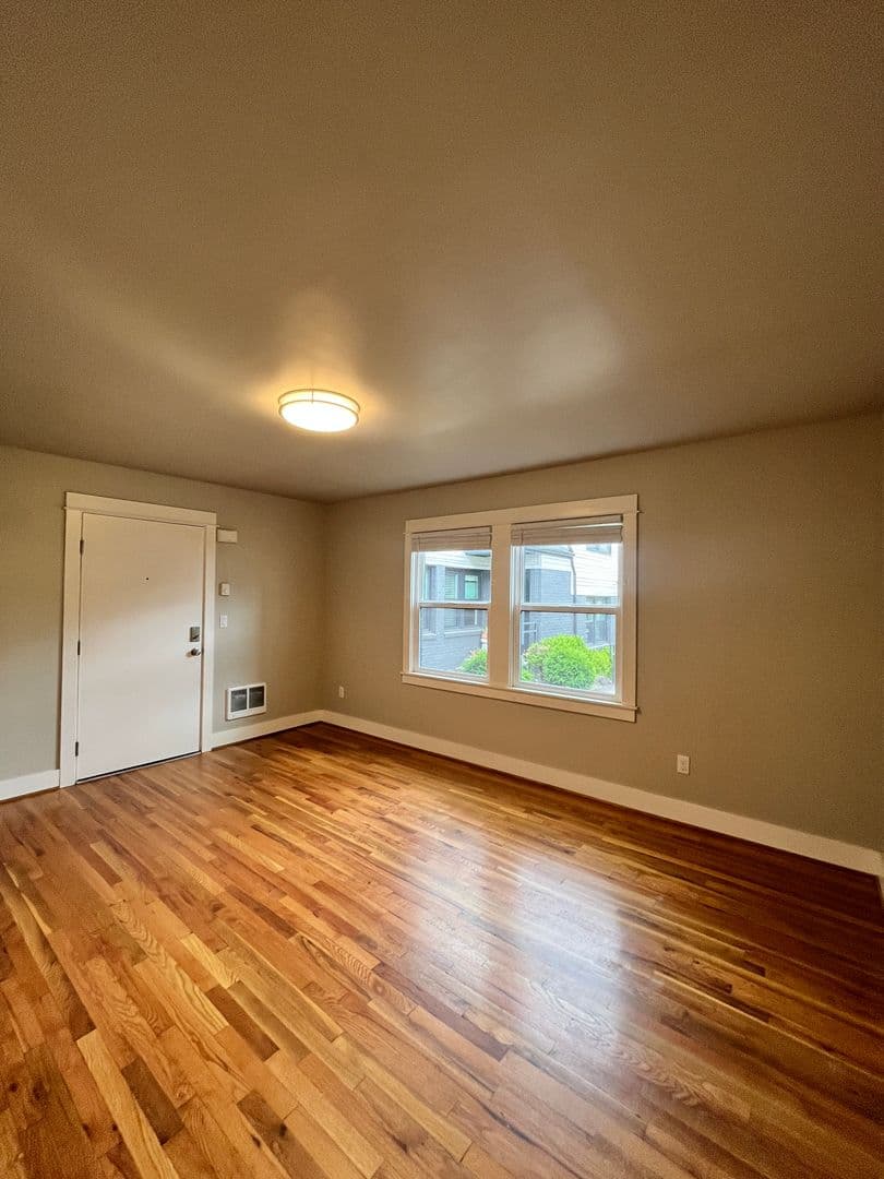 Portland Apartment: 1535 SE 29th Ave