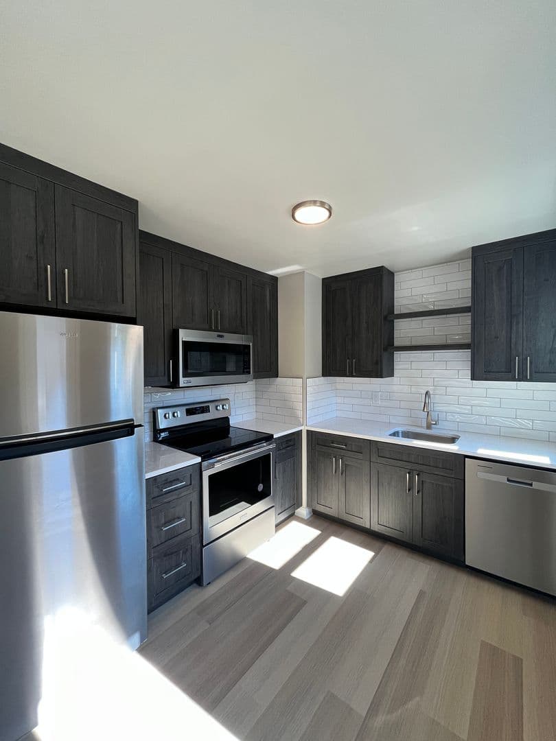 Portland Apartment: 7869-7879 SE Milwaukie Ave