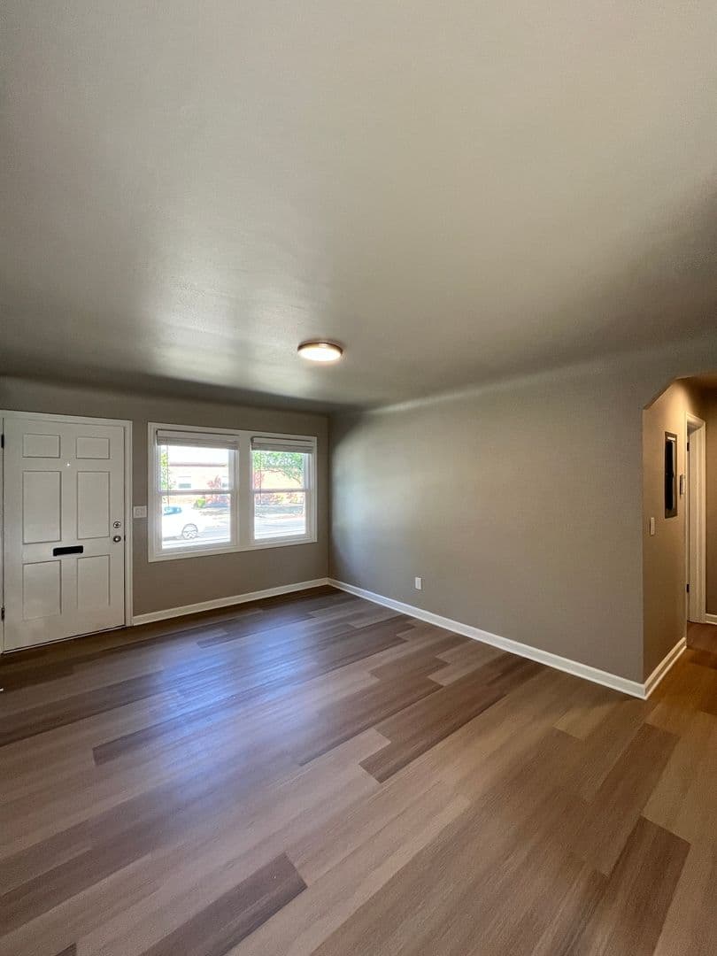 Portland Apartment: 7869-7879 SE Milwaukie Ave
