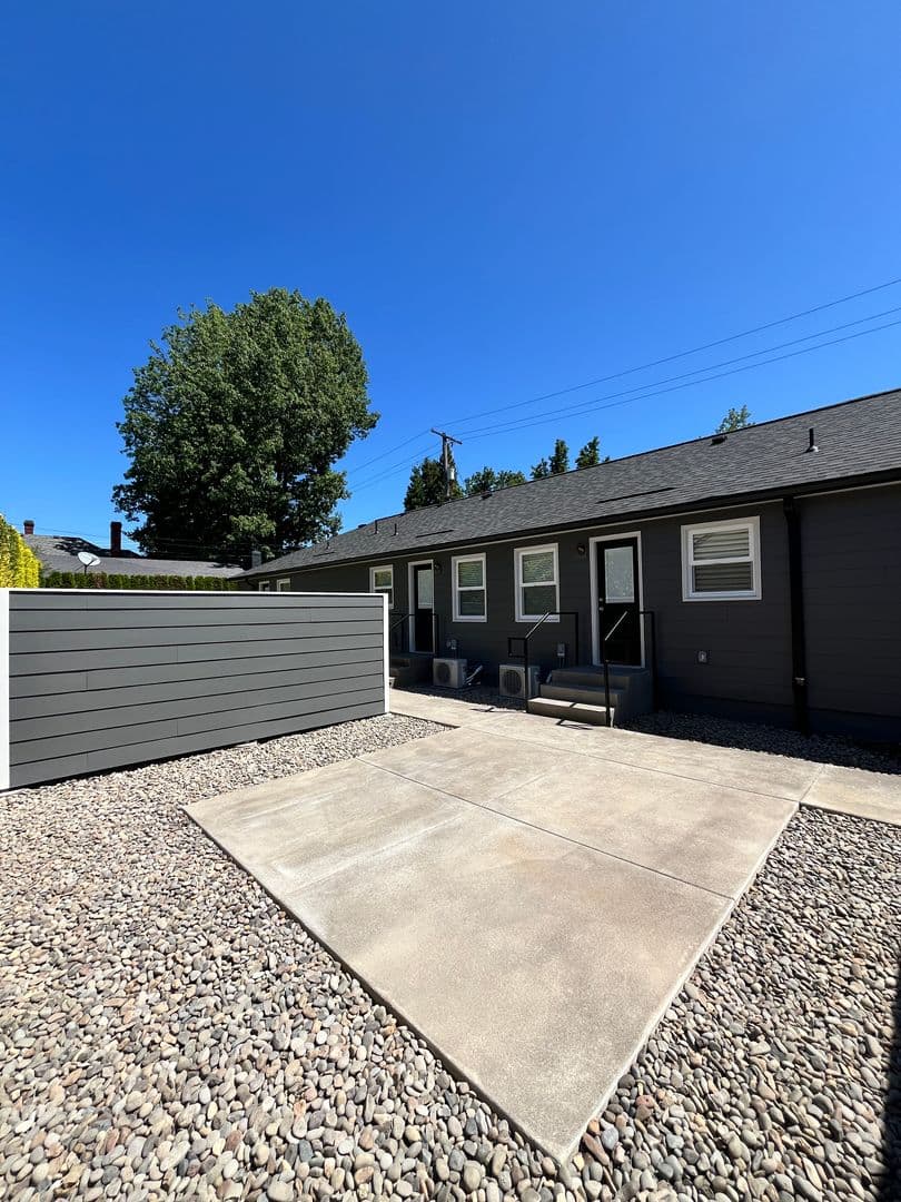Portland Apartment: 7869-7879 SE Milwaukie Ave