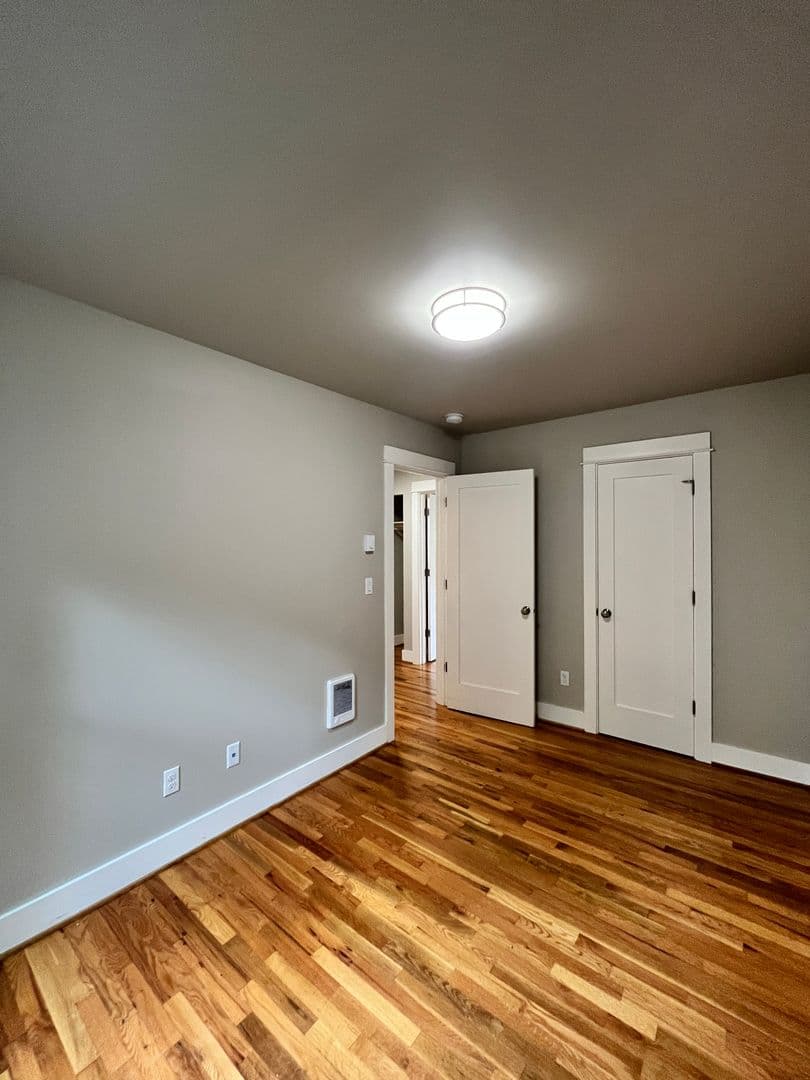 Portland Apartment: 1535 SE 29th Ave