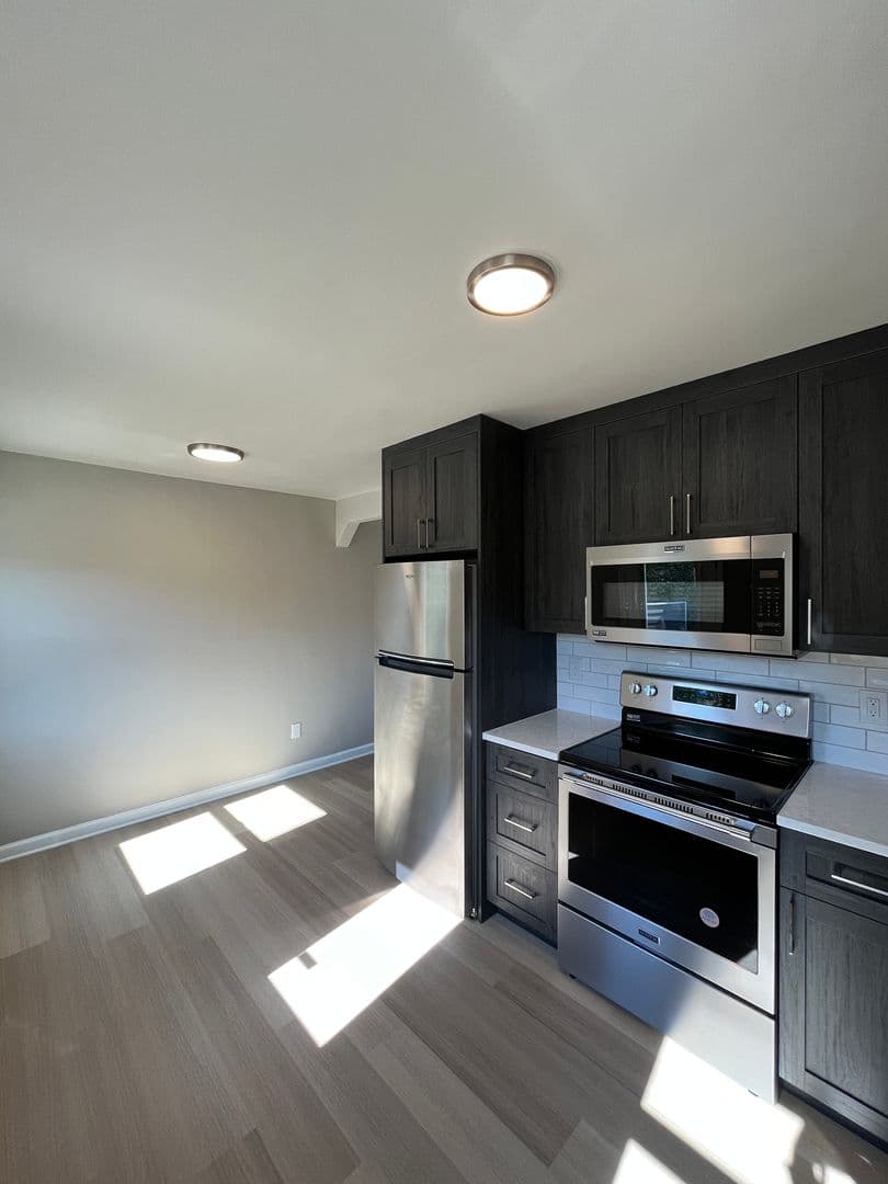 Portland Apartment: 7869-7879 SE Milwaukie Ave