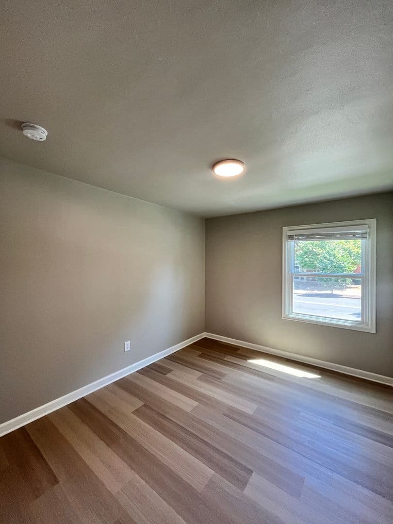 Portland Apartment: 7869-7879 SE Milwaukie Ave
