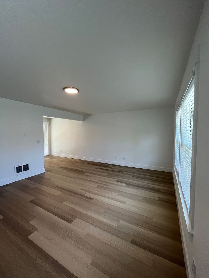 Milwaukie Apartment: 3405 SE Harvey St