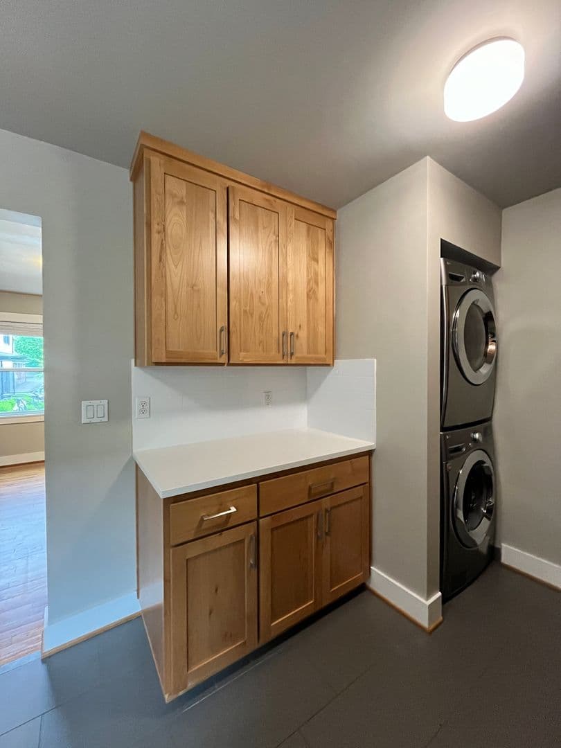 Portland Apartment: 1535 SE 29th Ave