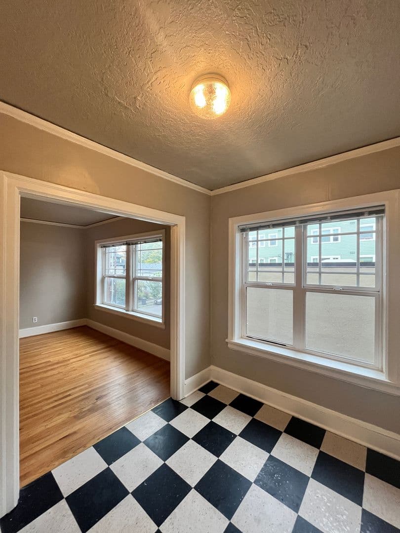 Portland Apartment: 1611 SE Belmont St