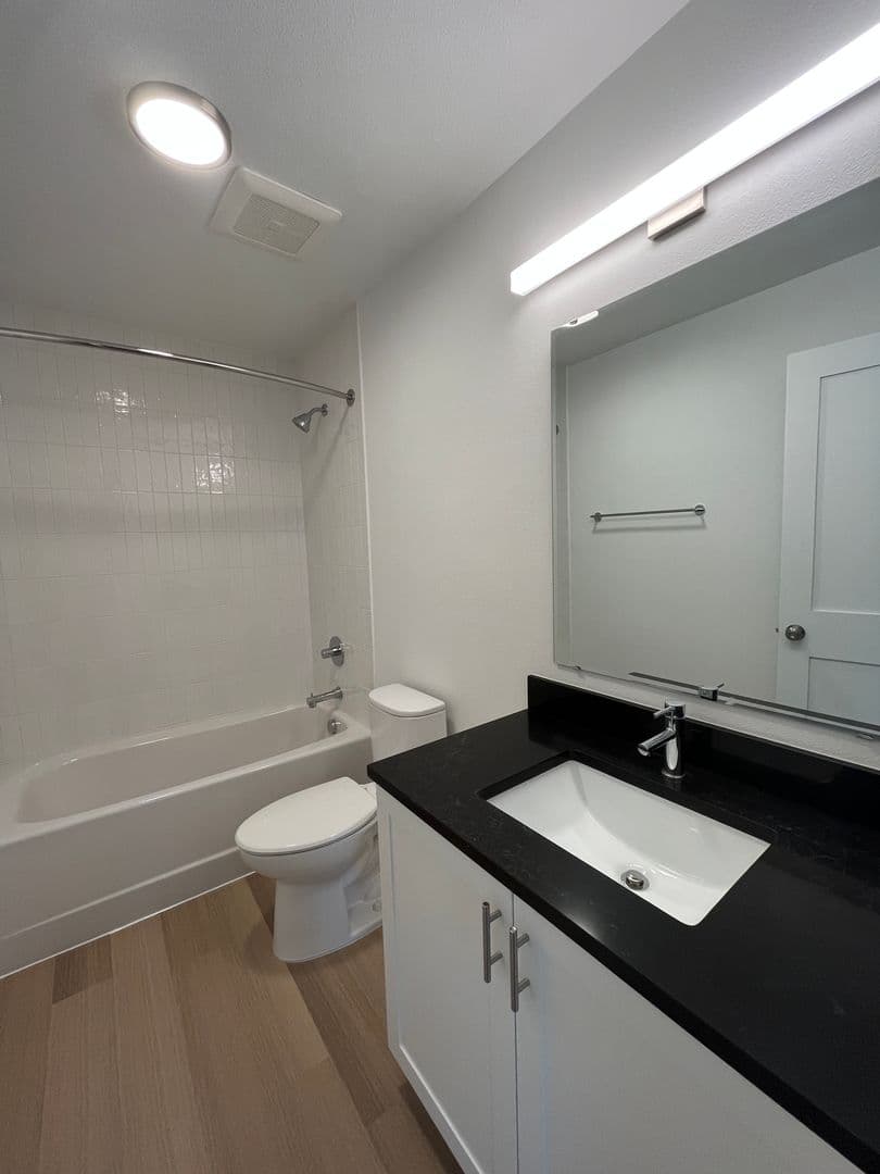 Milwaukie Apartment: 3405 SE Harvey St