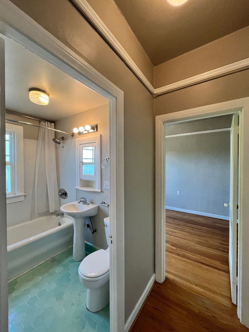 Portland Apartment: 1431 NE 21st Ave