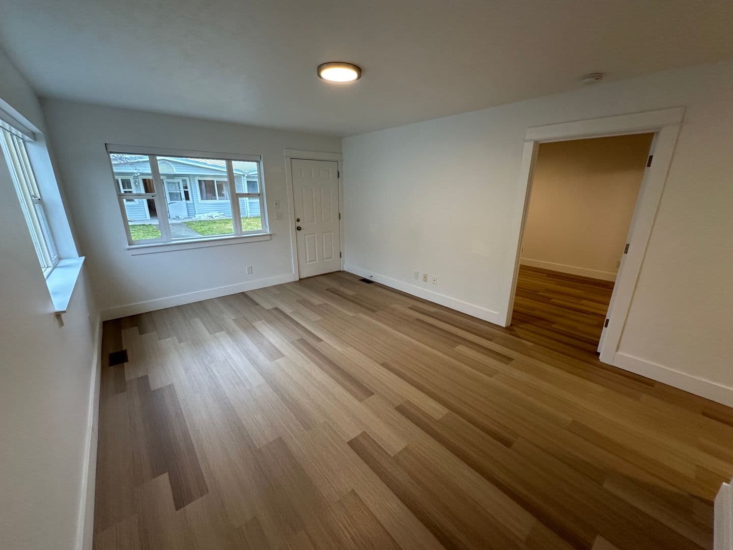 The Dalles Apartment: 1312 W 10th St