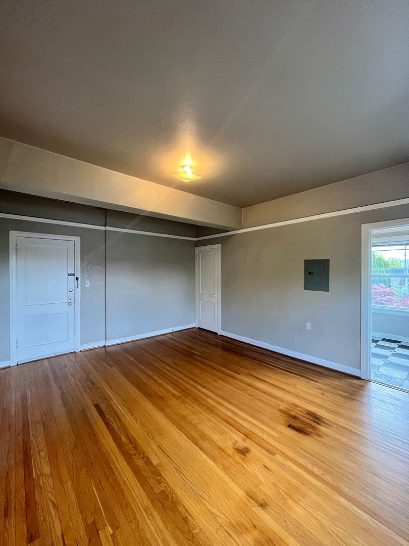 Portland Apartment: 1431 NE 21st Ave
