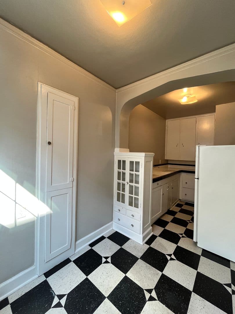 Portland Apartment: 1410 SE Belmont St