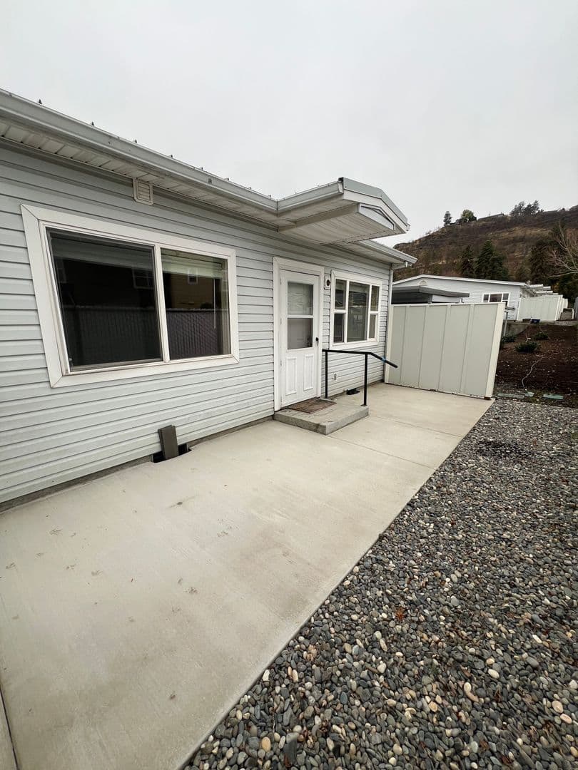 The Dalles Apartment: 1312 W 10th St