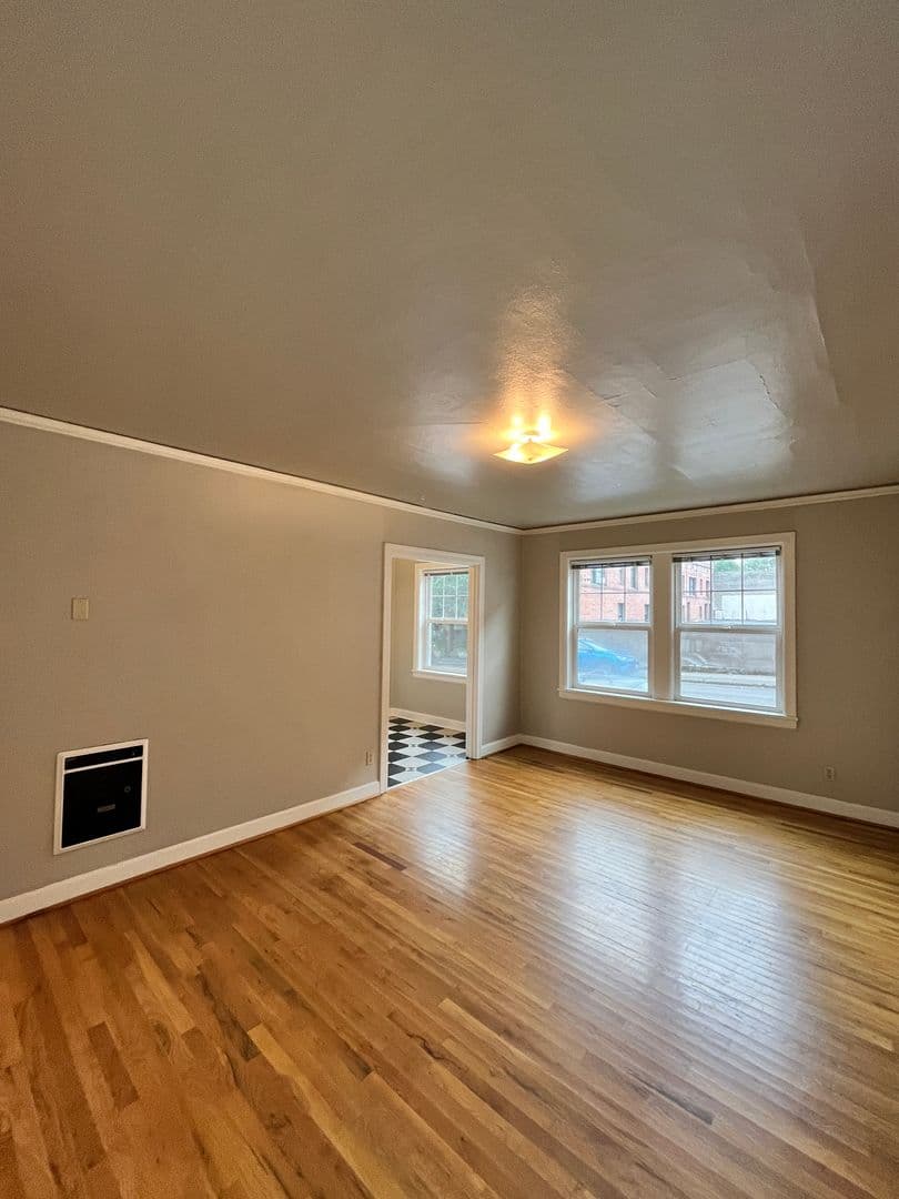 Portland Apartment: 1410 SE Belmont St