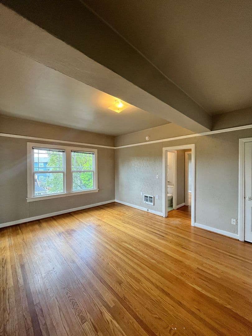 Portland Apartment: 1431 NE 21st Ave